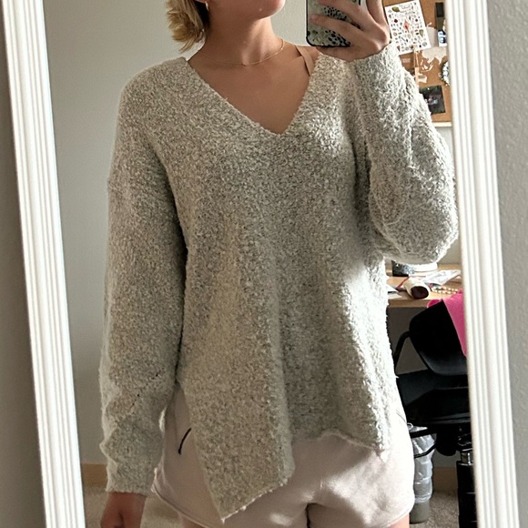 Urban Outfitters Rosie Cozy V-Neck Sweater - Picture 4 of 4
